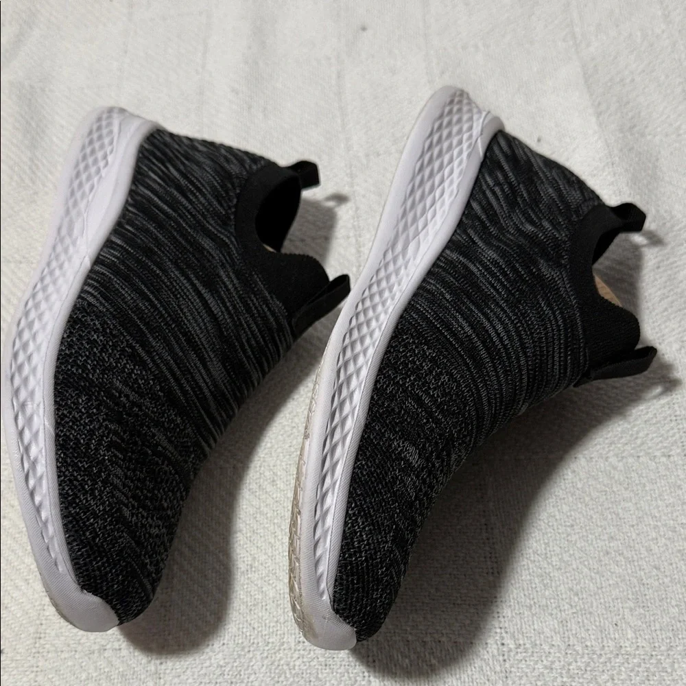 Cushionaire Black Knit Slip-On Women’s Shoes - Picture 3 of 8